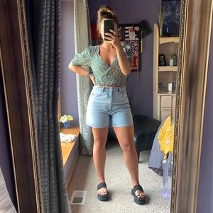 American Eagle Green Floral Cropped Blouse